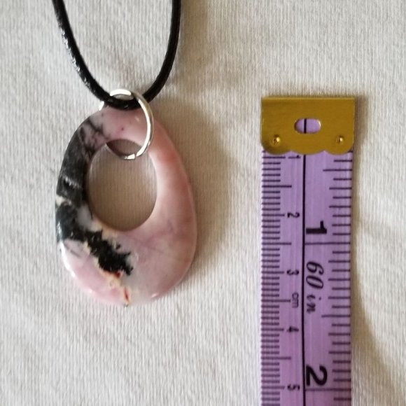 Pink rhodonite gemstone with black veining, natural pendant on a black cord. - Picture 4 of 6